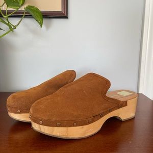 Dolce Vita Closen Clogs (Cognac Suede)